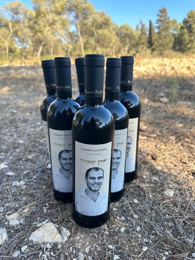 ⁨⁨⁨יין קברנה סובניון 2020 - יין אדום יבש לזכר אורן נח הי״ד - מארז 6 בקבוקים⁩⁩⁩